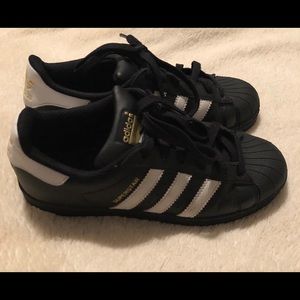 Black Adidas Superstar Shoes Kids size 4.5